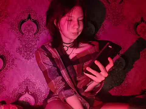 Rozvelt Ravenmore online show from April 25, 7:55 pm