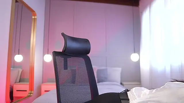 Charlotte Rossee online show from May 8, 2:20 pm