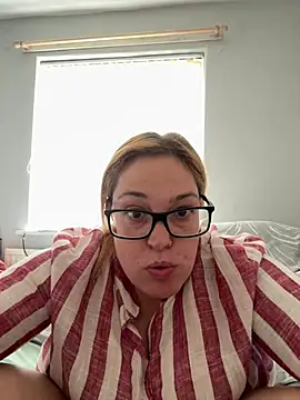 SecretRavenXO online show from May 20, 2:25 pm