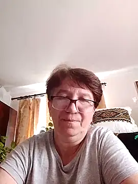 KetQueen101 online show from May 11, 2:30 pm