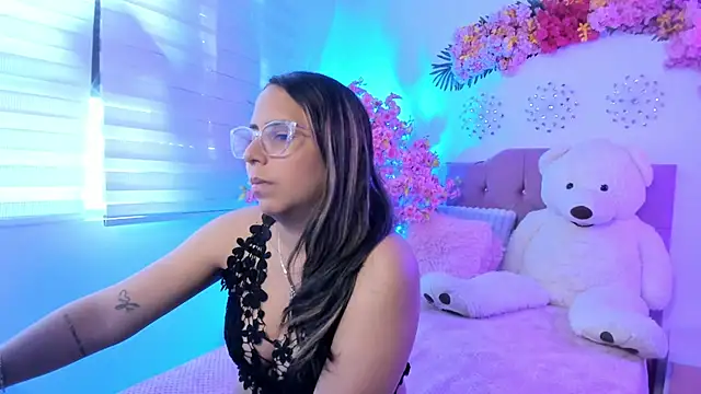 Sharon rhodes  online show from June 3, 2:33 pm