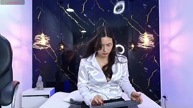 DarMerianX online show from May 1, 8:01 pm
