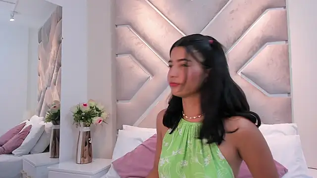 Hannah Quenn  online show from April 27, 9:23 pm