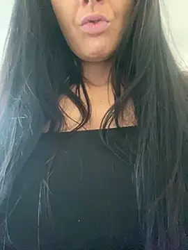 lucyluvxx online show from April 29, 3:04 pm