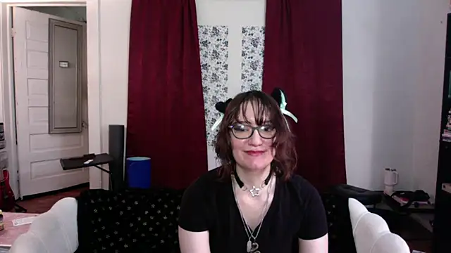 AnnywnBelle online show from May 28, 8:18 pm