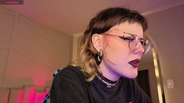 Rossiee huntt online show from May 6, 1:26 pm