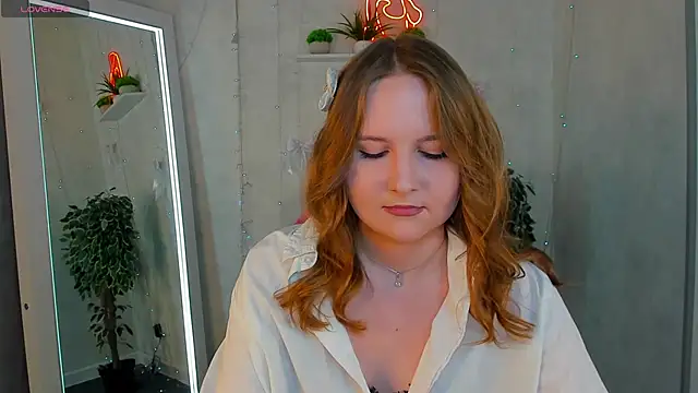 Emmaa Kimm online show from June 11, 1:05 am