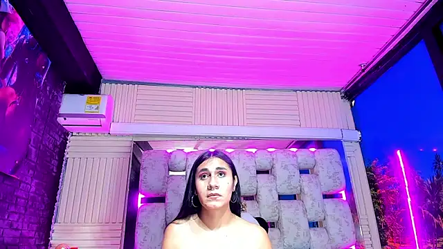 MahiaraHot online show from May 7, 1:26 pm