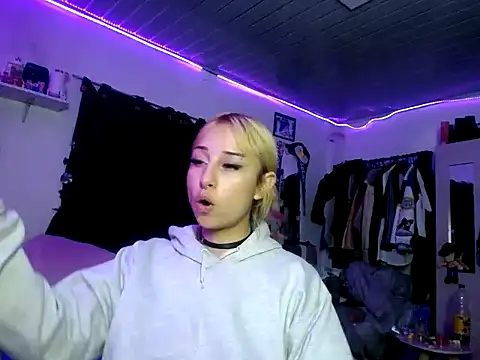 bunnyfoxxd online show from June 12, 3:25 am
