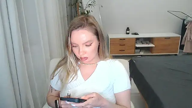 PolinaXXXXXJones online show from May 7, 6:33 pm