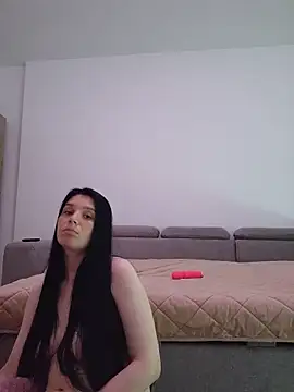 EMILLYREED11 online show from May 16, 10:36 am