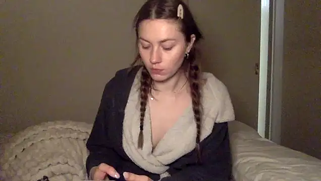 daisycollins online show from May 30, 8:23 am