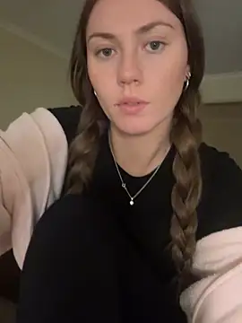 daisycollins online show from June 8, 11:11 am