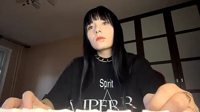gothicq online show from May 4, 2:10 pm