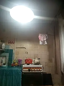 DaisyCole online show from May 10, 3:14 pm