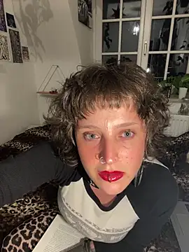 EmilieBraun online show from May 4, 9:51 pm