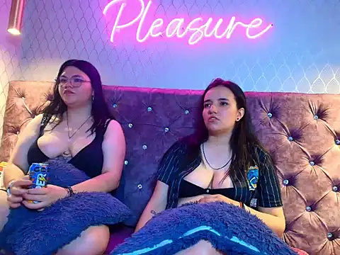evaanddakota online show from May 8, 1:47 pm