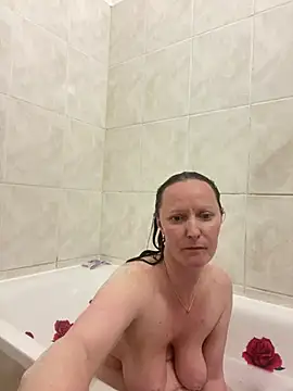 LindaLee90 online show from May 24, 5:45 pm