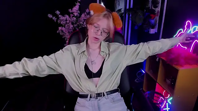 FoxxyyPolly online show from June 17, 5:31 am