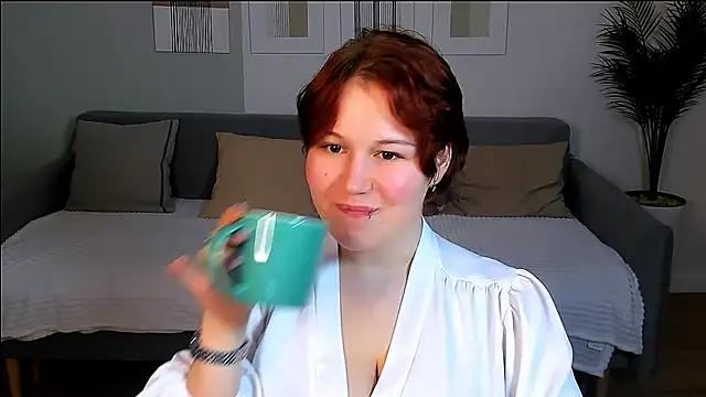 MiaLacrice online show from June 2, 6:31 pm