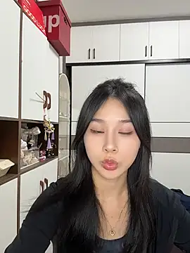 cuteluky18 online show from May 28, 1:09 pm