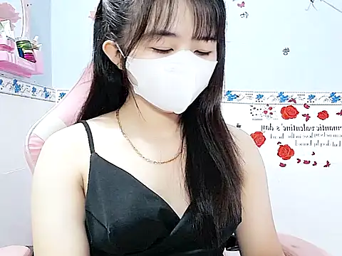 Emilysexy cut online show from May 16, 11:53 am