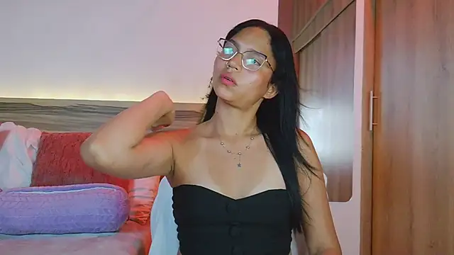 Evalune  online show from June 26, 9:38 pm