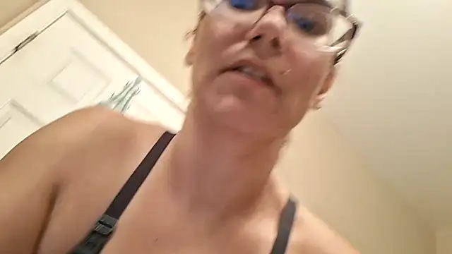 MamaBee88 online show from May 19, 7:59 am