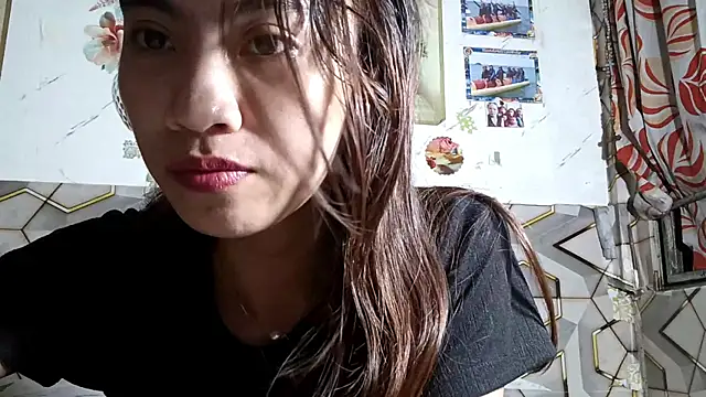 DeeannGunby online show from June 19, 4:32 pm