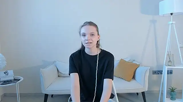 EstelleCondra online show from May 20, 5:59 am
