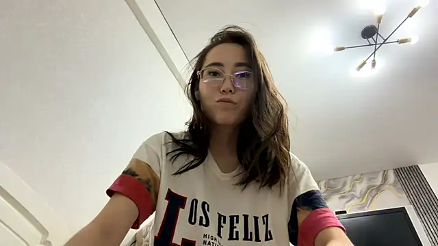 VickieTrudo online show from June 29, 9:14 pm
