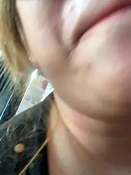 lulupiecitosamor online show from June 15, 1:22 pm