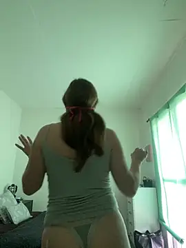 lulupiecitosamor online show from June 9, 12:37 pm