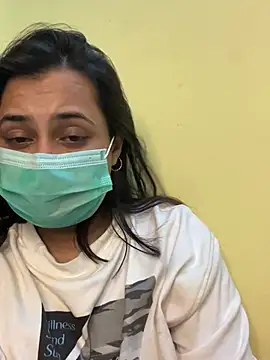 Yalina  online show from June 6, 8:15 pm
