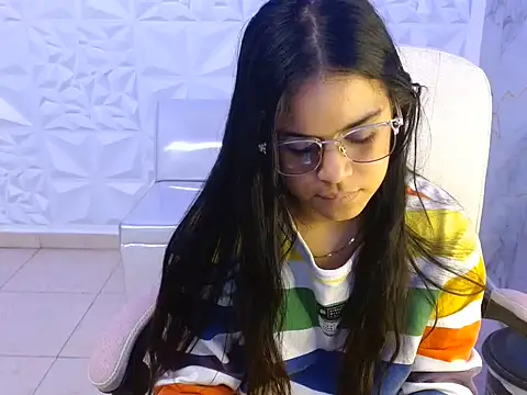 ashley thonsom18 online show from June 7, 6:59 pm