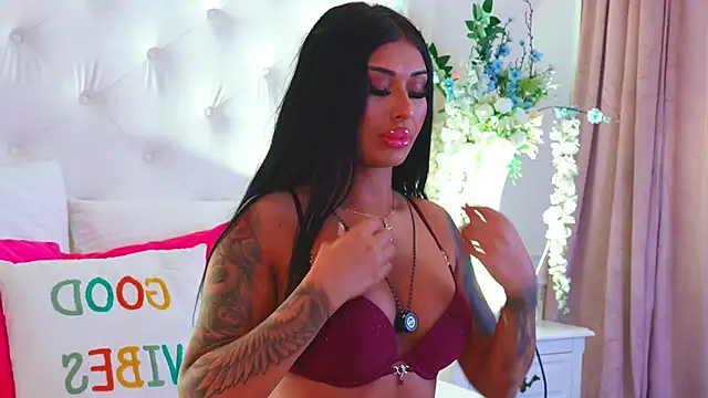 LaylaVixenn online show from June 16, 6:47 am
