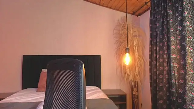 jackiie  online show from July 9, 1:24 pm