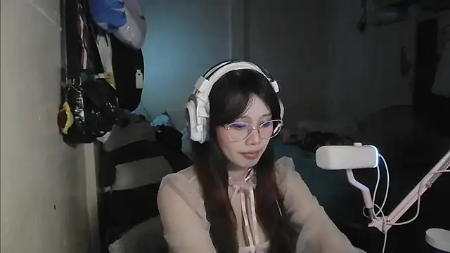 SierraCassey online show from June 1, 2:41 pm