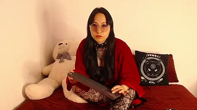 x lilith  online show from June 4, 9:41 pm