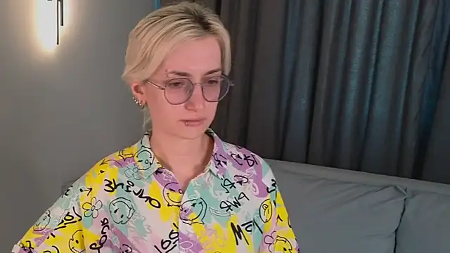DaisyHopkins online show from June 25, 7:02 am