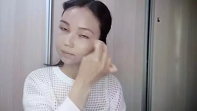 SusieSkepple online show from June 18, 12:10 pm