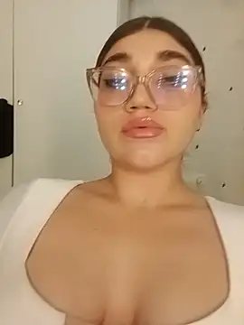 Violettvans3233 online show from June 19, 12:15 am