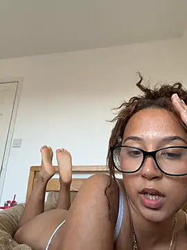 prettypeachyxx online show from June 19, 6:00 pm