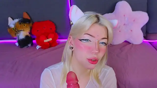 OnlyLinna online show from June 26, 3:52 am