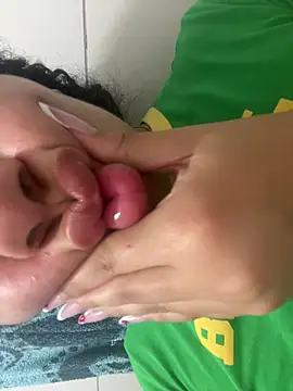 curlygirl777 online show from July 15, 2:27 am