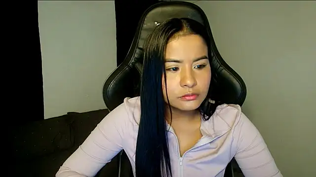 Kiara Naomi online show from July 3, 1:50 pm