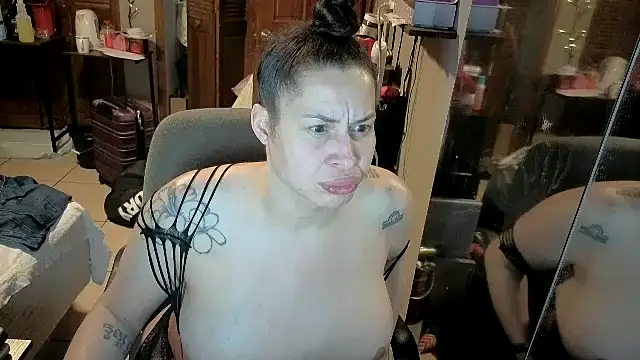 imisamoore69 online show from June 20, 9:02 am