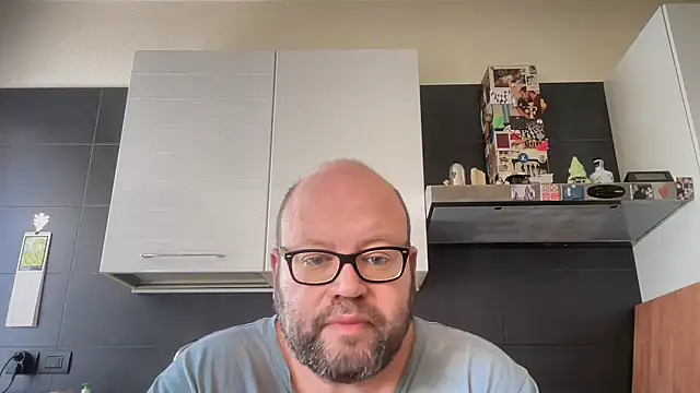 theitalianbear online show from May 21, 7:39 am