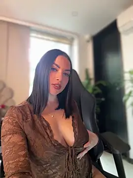 HannaBeckett online show from April 15, 6:30 pm