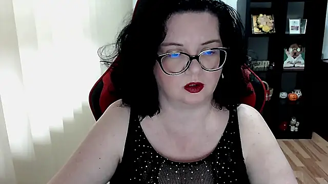 MissTroublle online show from February 28, 1:10 pm